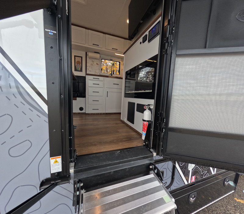 Rugged Mountain X12 flat floor