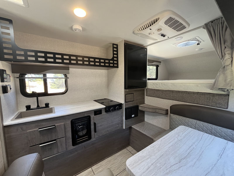 Squire 825 Wide Kitchen And Cabover