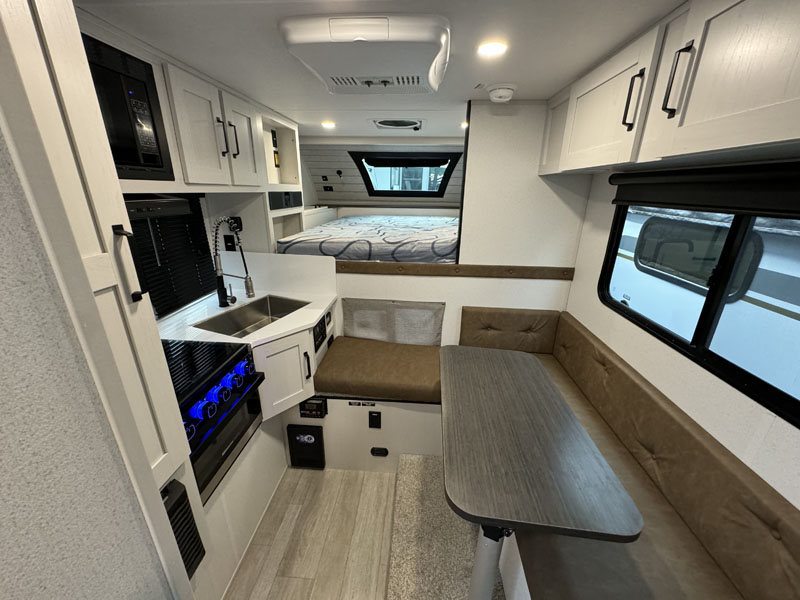 Palomino HS-8801 Wide Interior 2