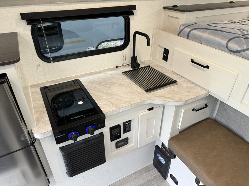 Palomino 1251 Kitchen