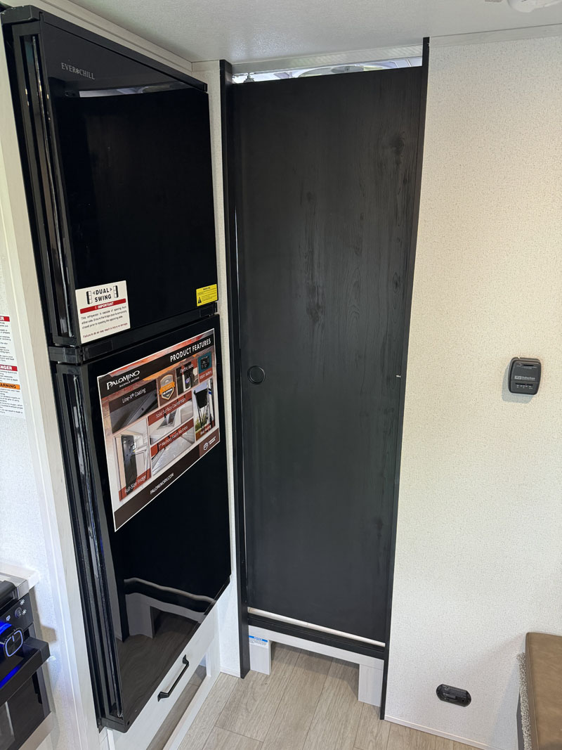 Palomino HS 3201 Dark Doors