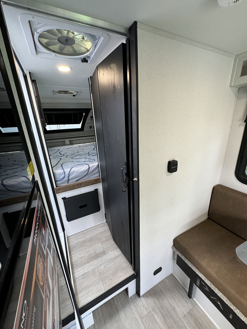 Palomino HS 3201 Split Bath New Bath Door