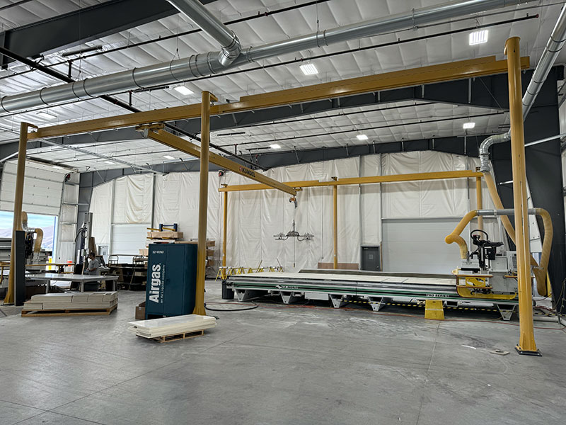 Adventurer truck campers KUNDEL crane