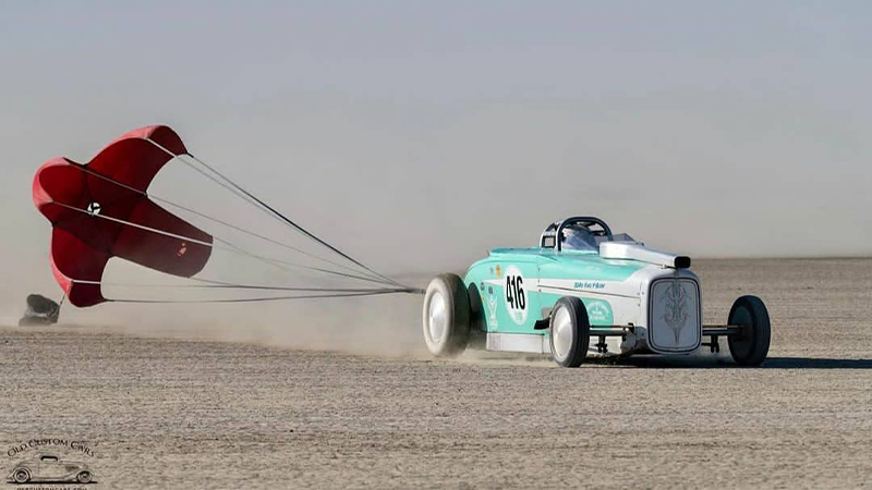 roadster deploying parachute at bonneville