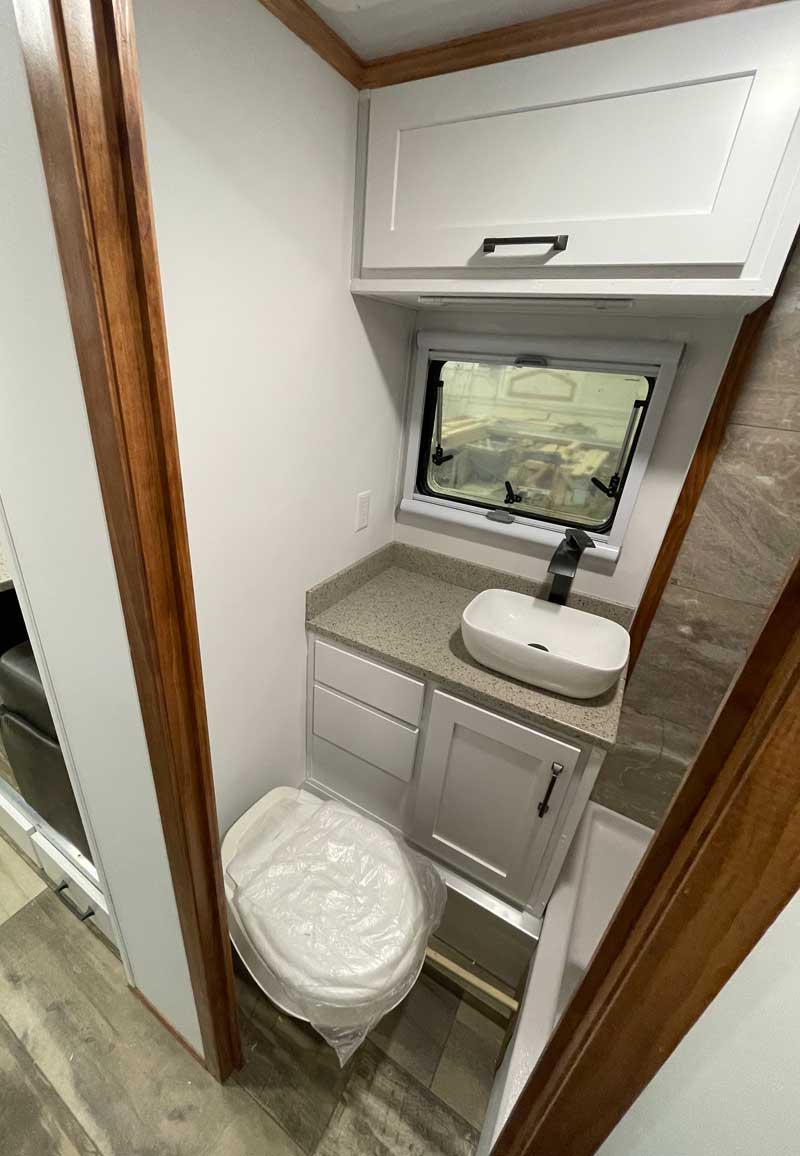 Rugged Mountain Granite Platinum Dry Bath