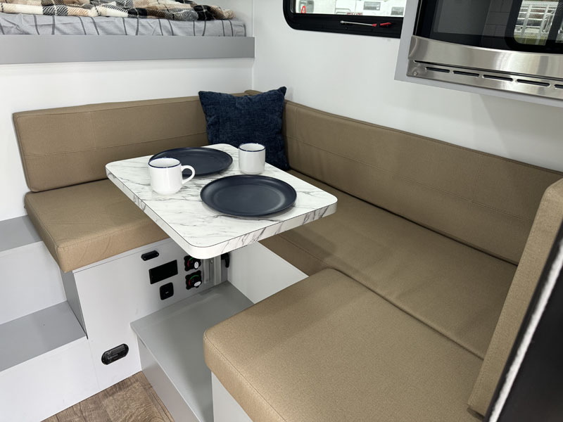 Soaring Eagle Aquila Dinette