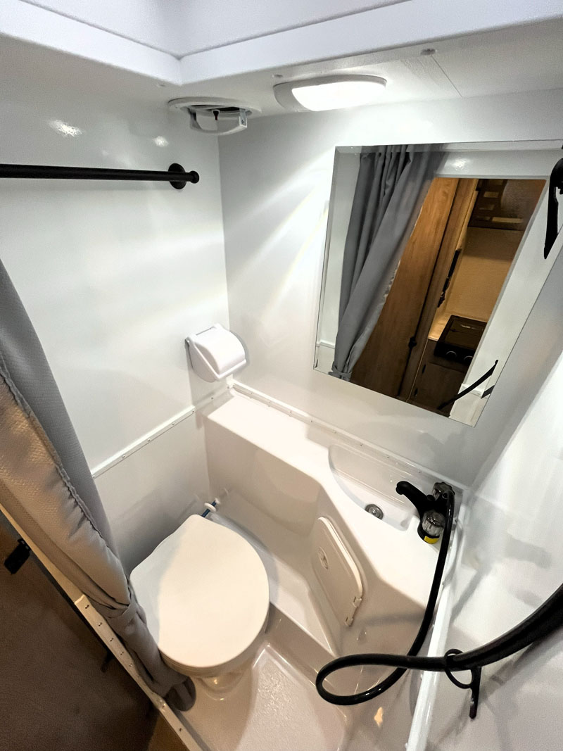 Squire 610 Interior Wide Bathroom 2