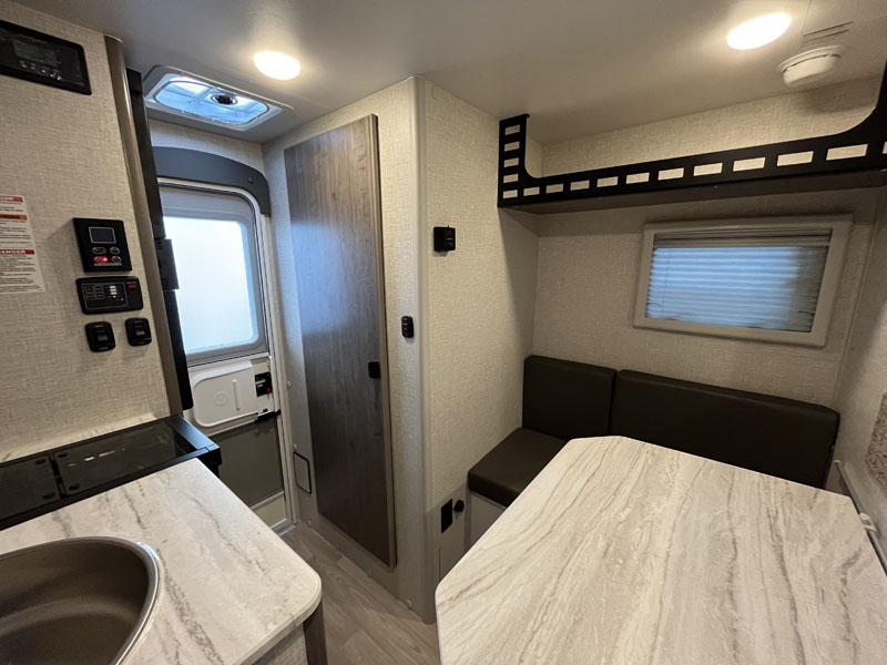 Squire 610 Interior Wide Dinette And Bathroom