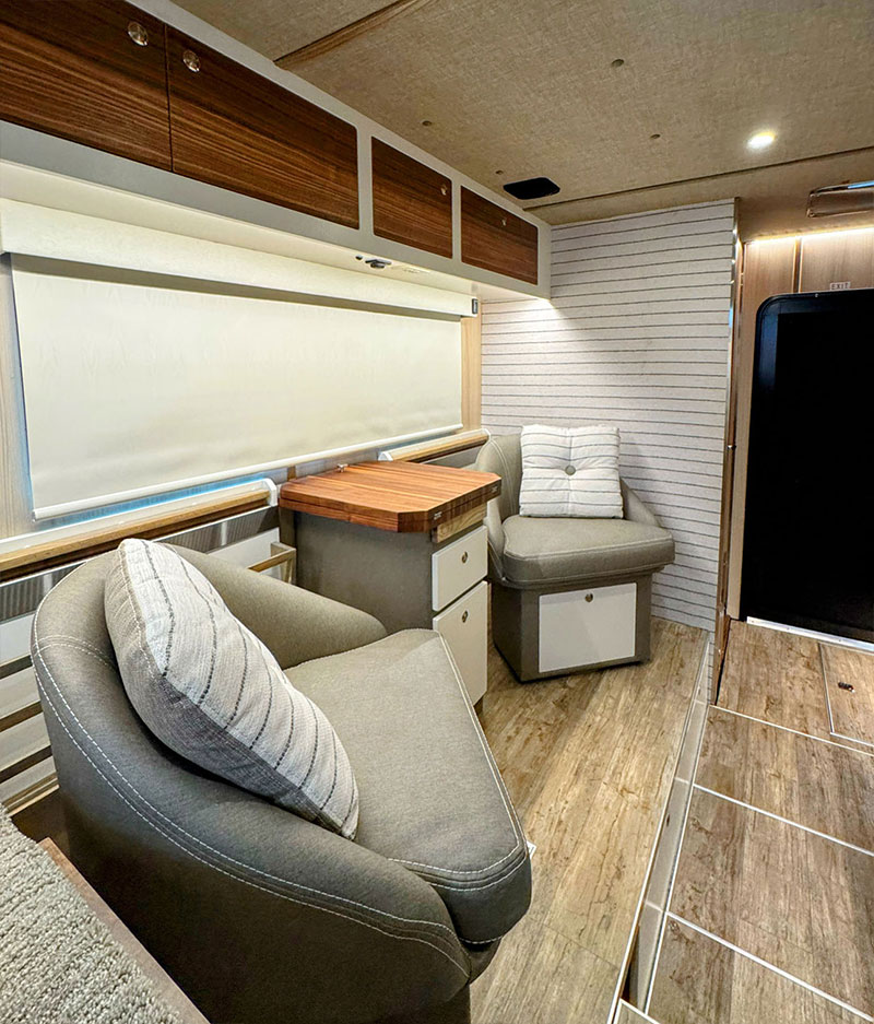 Kingstar KRUZR 10 Command Seating 9