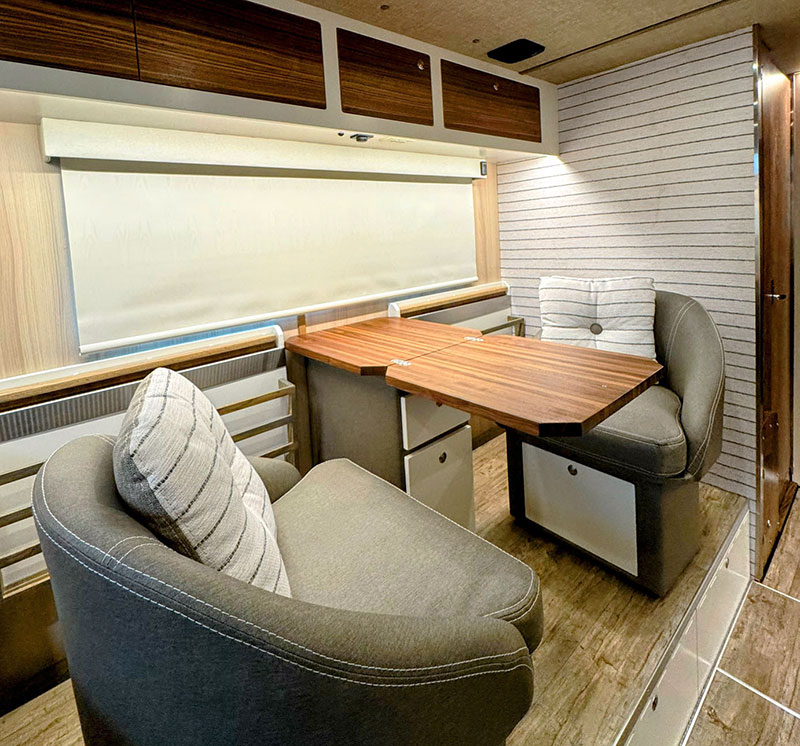 Kingstar KRUZR 10 Command Seats 5