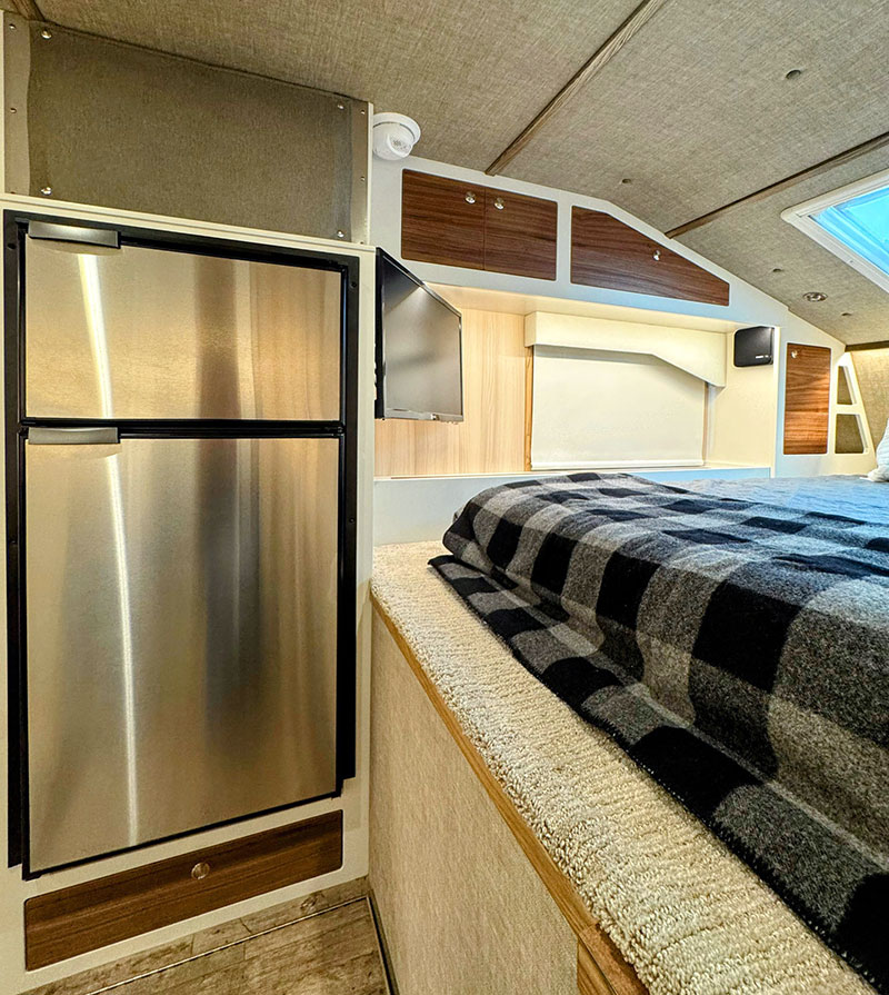 Kingstar KRUZR 10 Refrigerator And Cabover