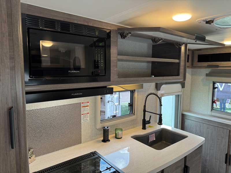 Lance 1191 Furrion Microwave