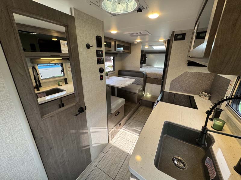 Lance 1191 Door To Bed