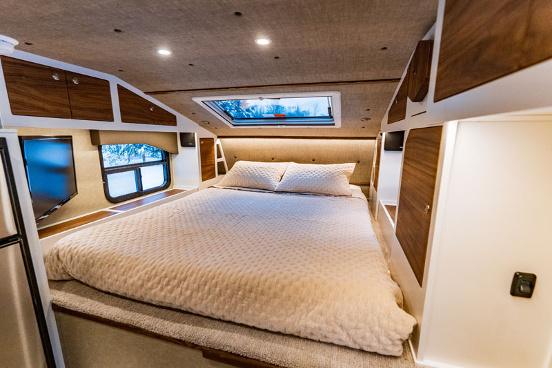 Kingstar Kruzr 8 Cabover Cabinets