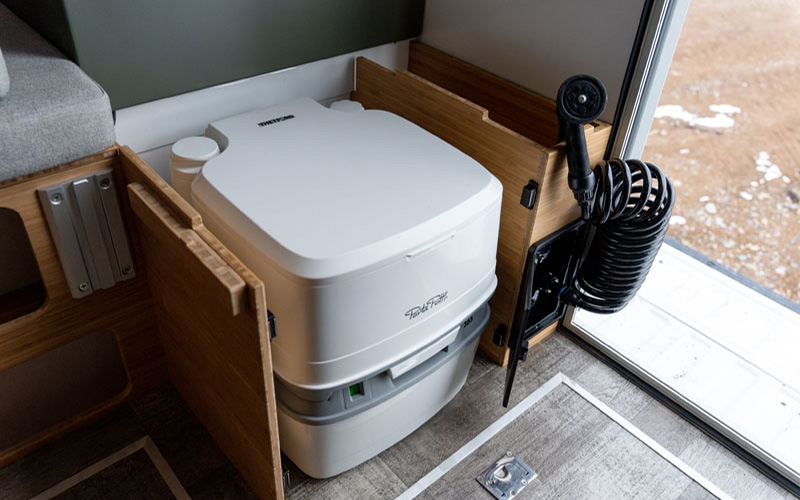 Portable-flush-Toilet-Outpost-porta-potty