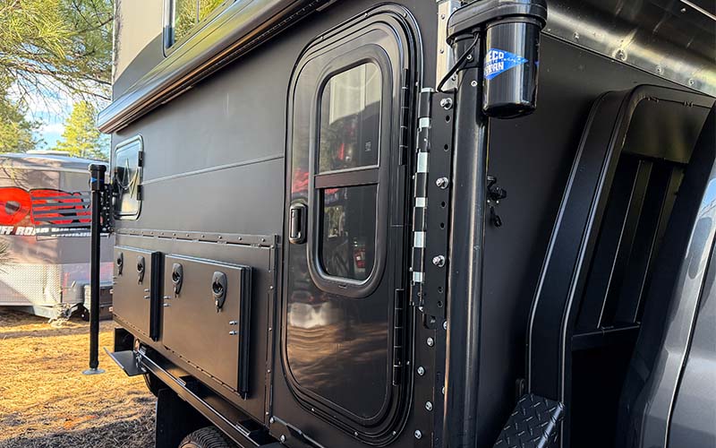 Kingstar K9 KRUZR 6 First Look K9 KRUZR Exterior Door