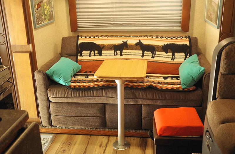 Lance 1172 New Sofa Look