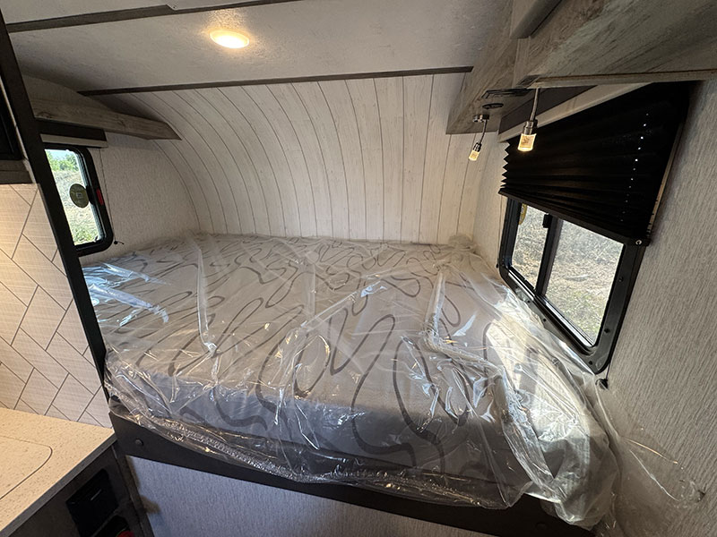 Sun Trek 700 Overcab