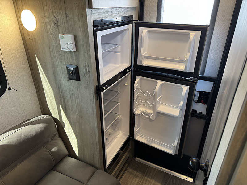 Sun Trek 700 Refrigerator
