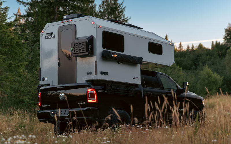 Alaskan HS 640 In Field Tailgate Closed