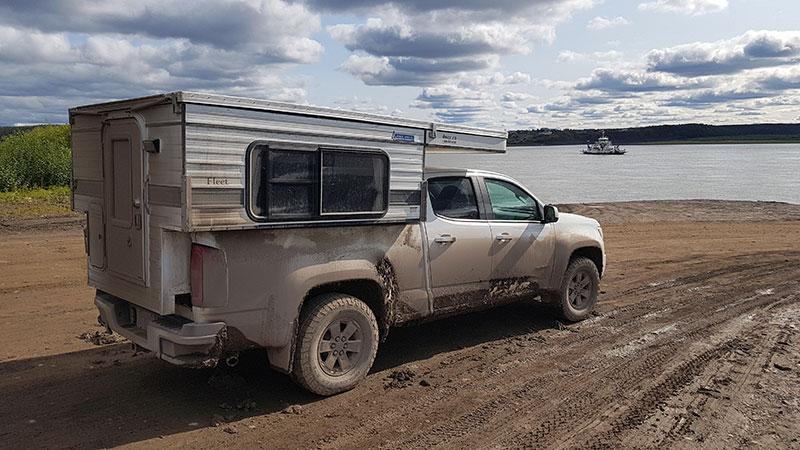 Four Wheel Camper On Dempster Highway GYug