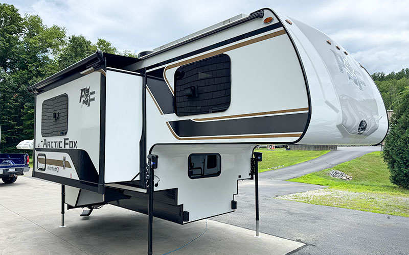 2027 Arctic Fox 990 Slide