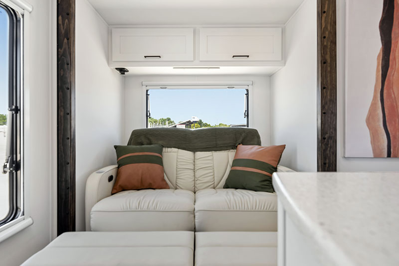 Rugged Mountain Denali 3S XL Theater Seats Up