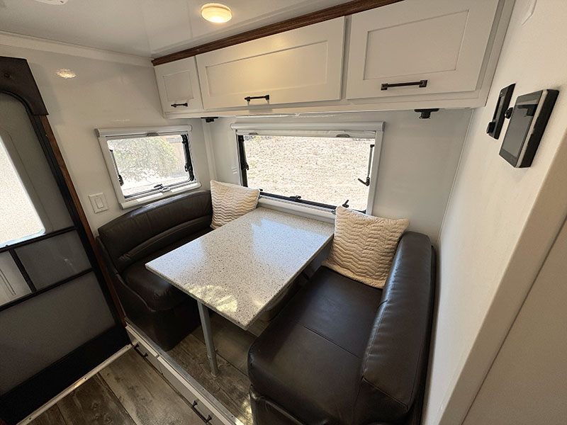 Dinette Bright Walls in the Rugged Mountain Granite Platinum Prototype