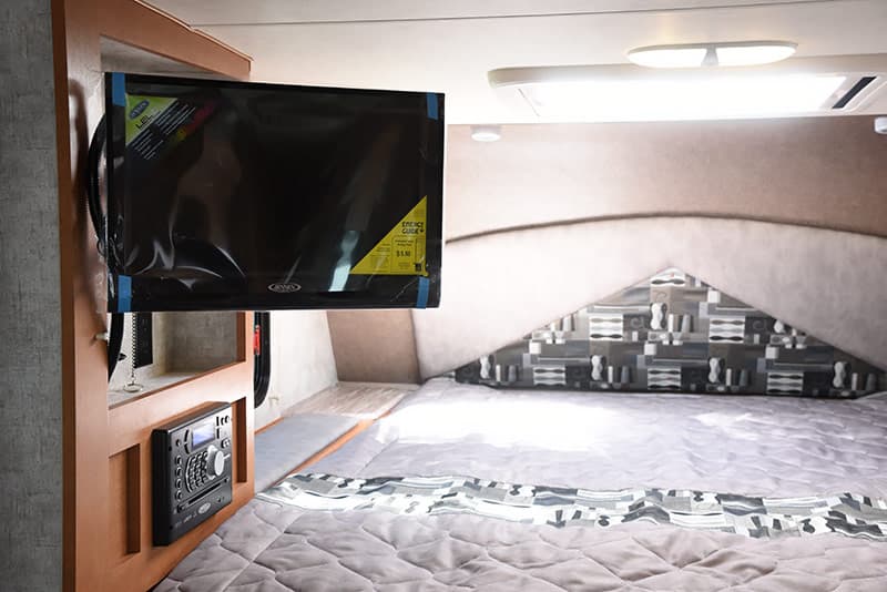 Adventurer 89RBS cabover HDTV viewable