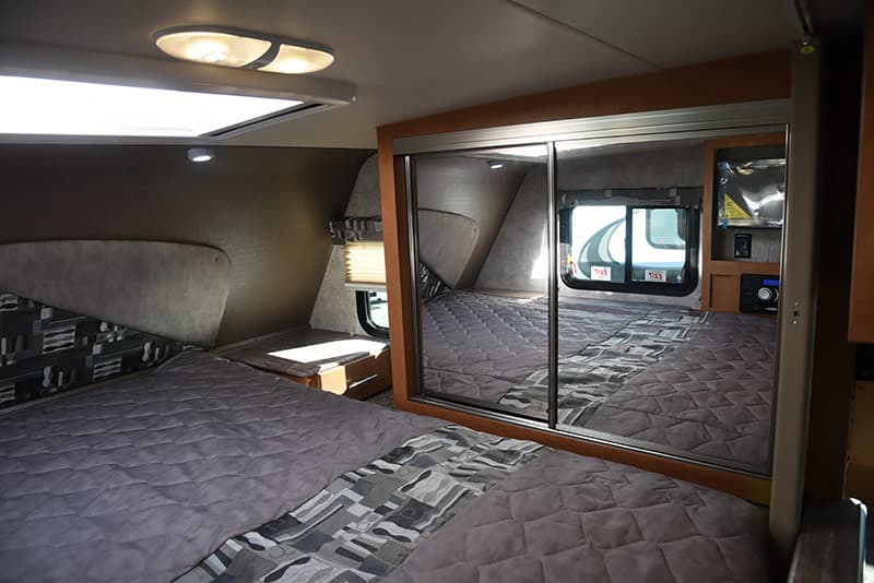 Passenger Side Adventurer 89RBS bedroom