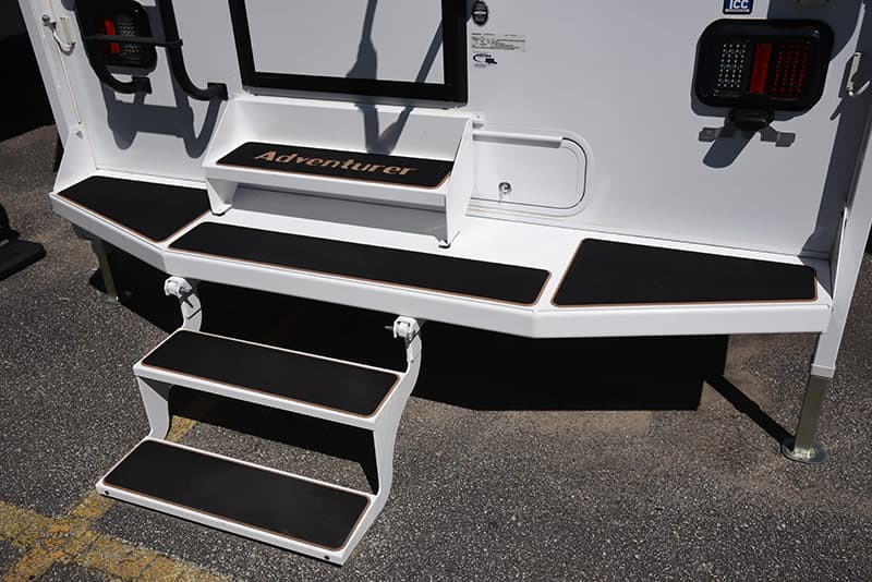 Comfort Step Bumper on Adventurer 89RBS