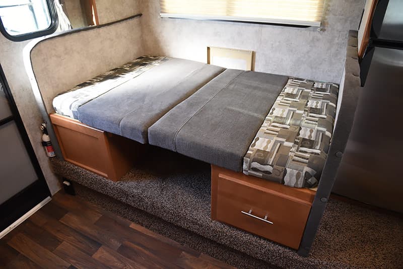 Adventurer 89RBS Dinette Bed