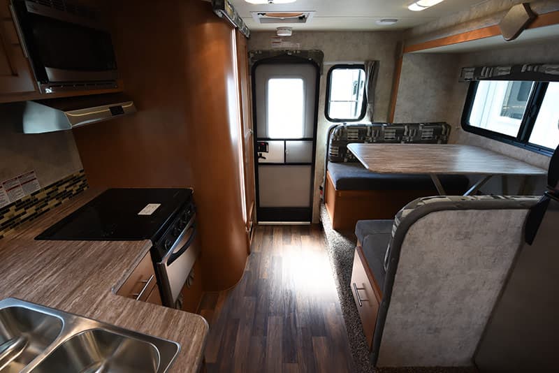 Adventurer 89RBS dinette, kitchen, and wet bath