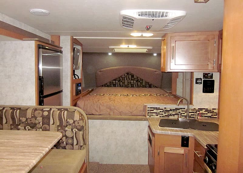 Adventurer 89RBS large open interior