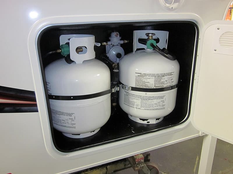 Adventurer 89RBS, two twenty pound propane tanks