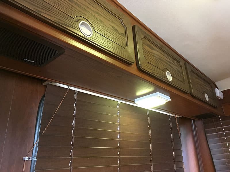 American Road Camper venetian blinds