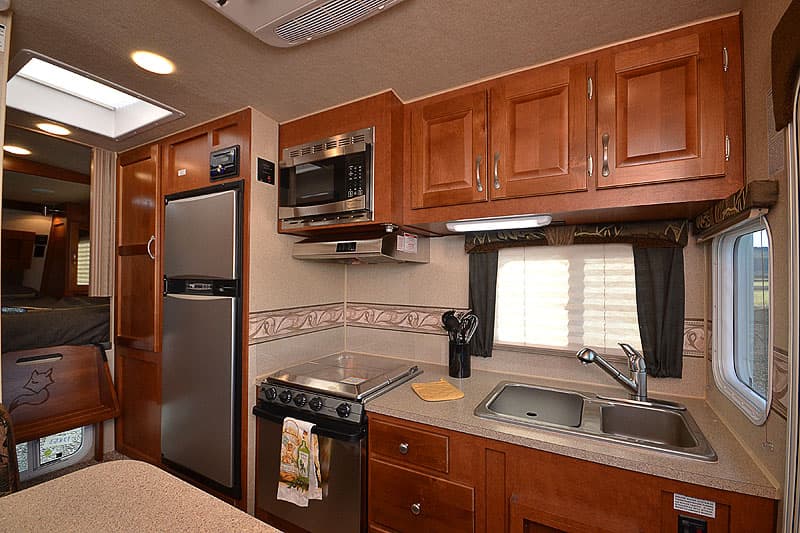 Straight kitchen in the Arctic Fox 865