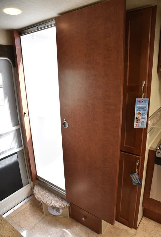 Arctic-Fox-2016-roller-bearing-bath-door