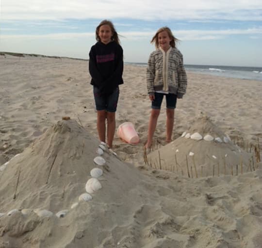 beach-camping-sand-girls