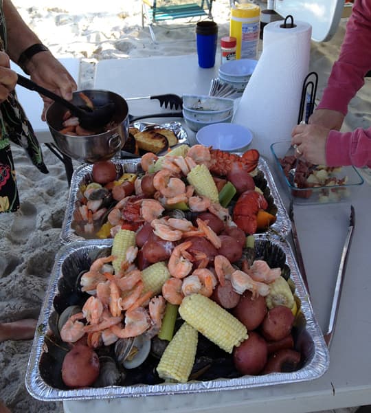 beach-camping-eating