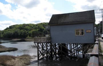 Bear River homes stilts