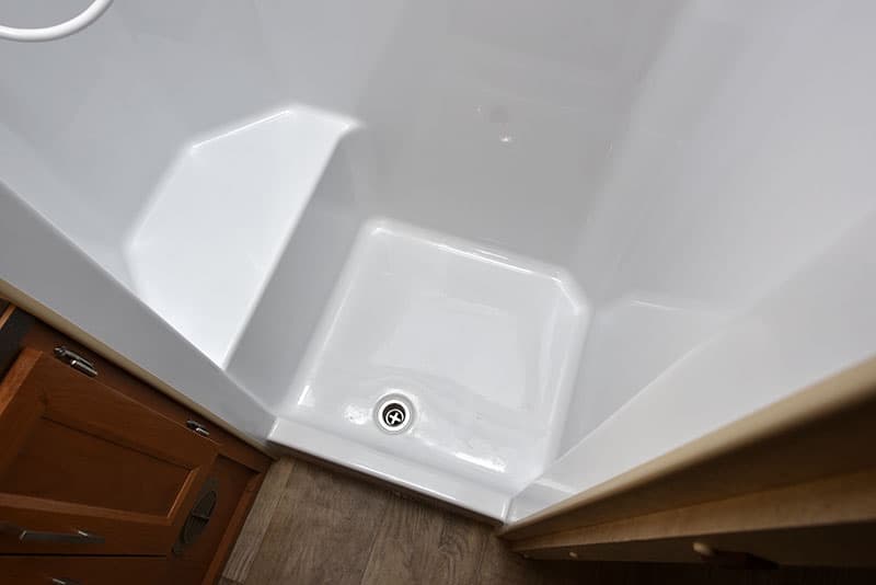 Bigfoot 10.4 Dry Bath Lower Shower