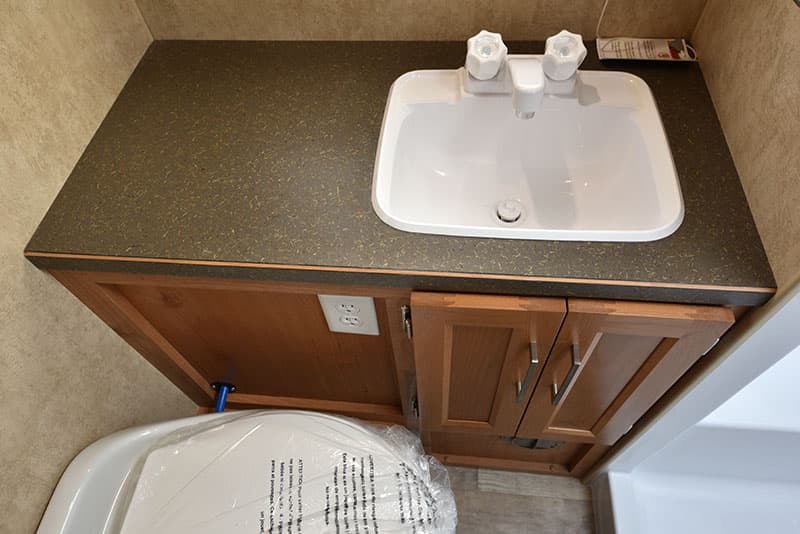 Bigfoot 10-4 Dry Bath Sink and Counter