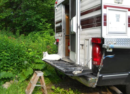 camper-tailgate-porch