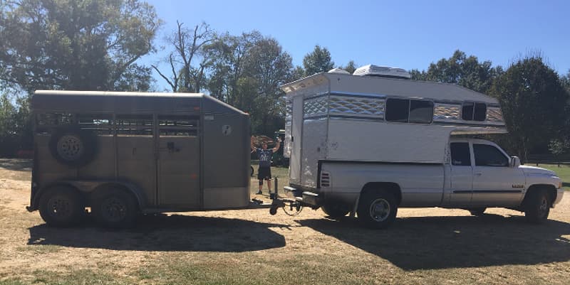 Capri-Camper-Towing-Horses