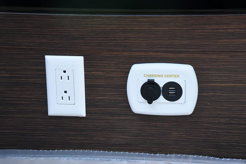 Cirrus 820 cabover 110 and 12 volt outlets