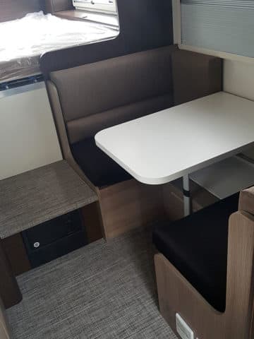 Cirrus 820 dinette