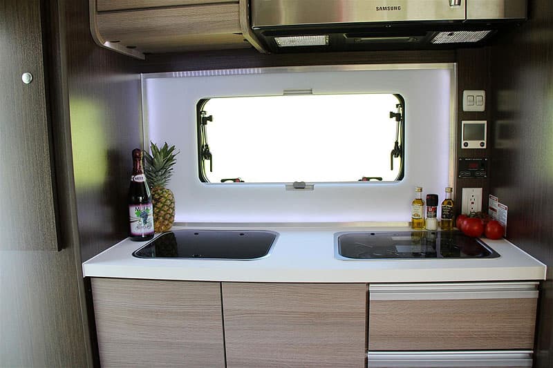 Cirrus 820 kitchen galley