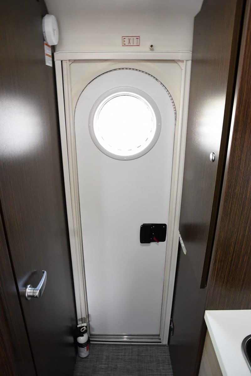 Cirrus 820 entry door