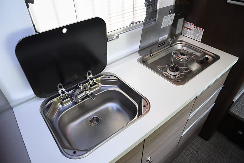 Cirrus 820 kitchen sink and stove